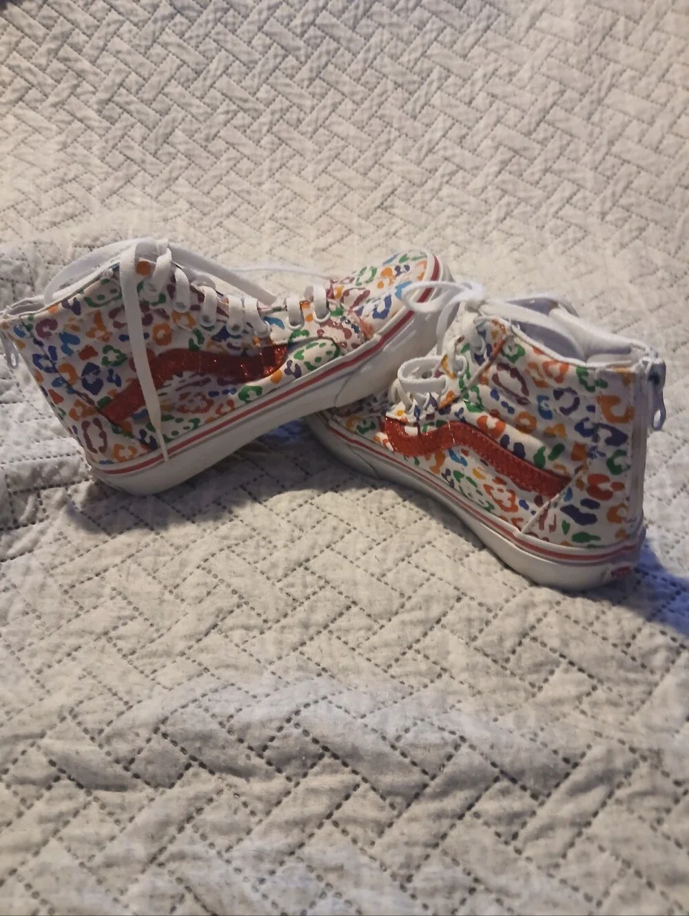Vans Big Girls High-Top Sneakers in Multicolor Leopard Print. Size 3.5